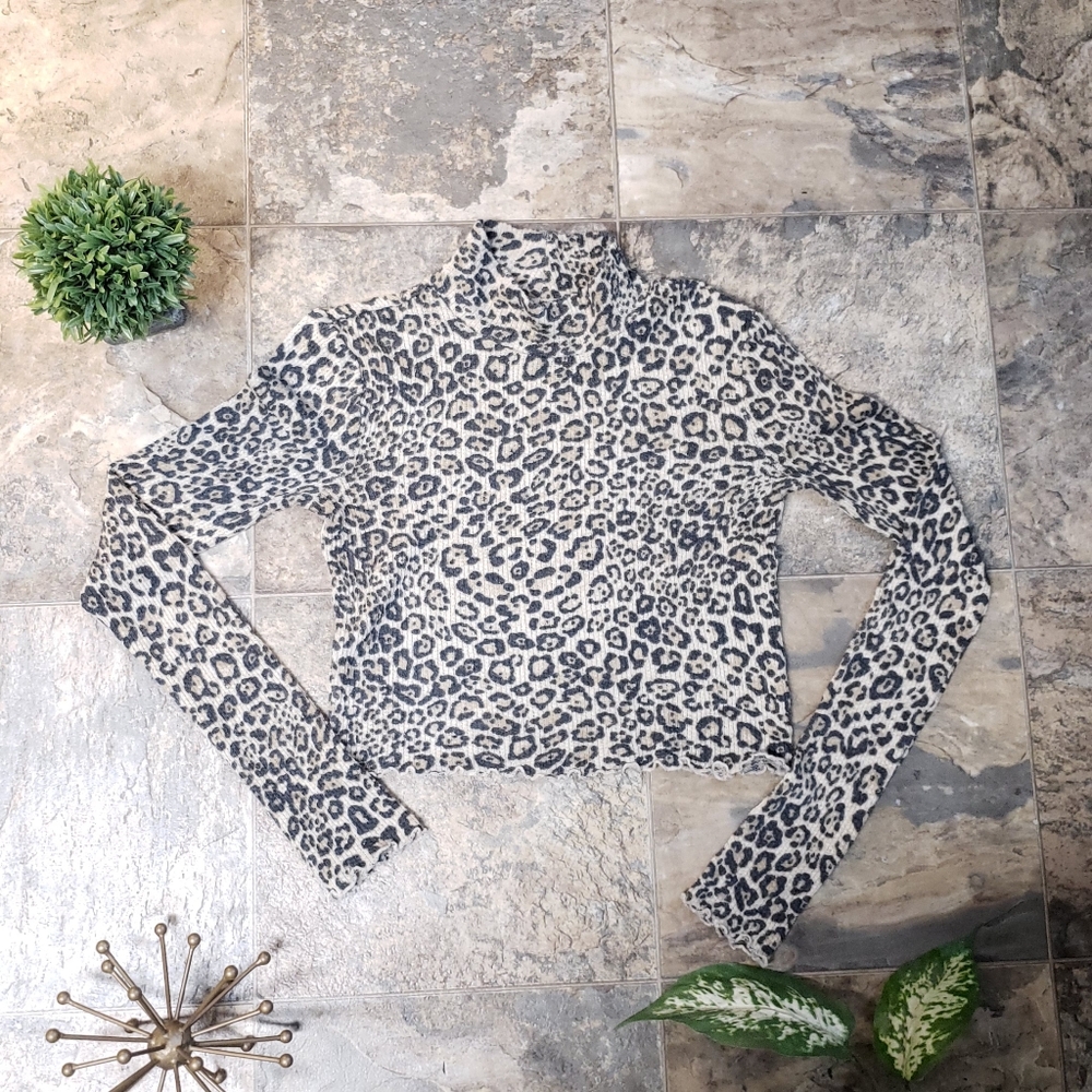 Cheetah Print Turtleneck Cropped Long Sleeve Shirt Urban Outfitters Size SP